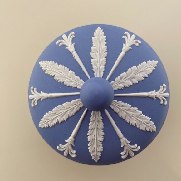 Wedgwood Blue Jasperware Lidded Jar with White Motif - Picture 4 of 8